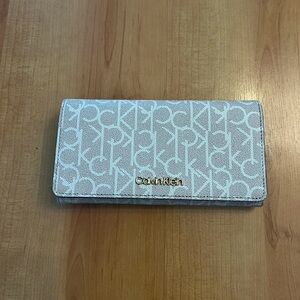 Calvin Klein Women’s Tri-Fold Wallet